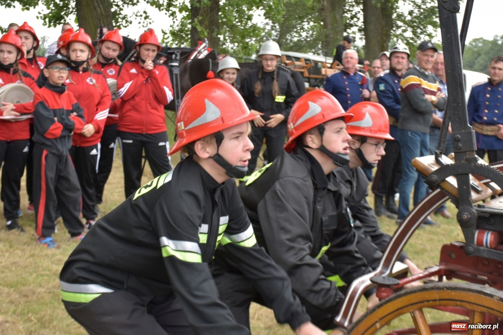 Zdjęcie w galerii na portalu naszraciborz.pl: Bieńkowickie zawody sikawek konnych. Tworków z głównym trofeum [FOTO i WIDEO] wiadomości z regionu