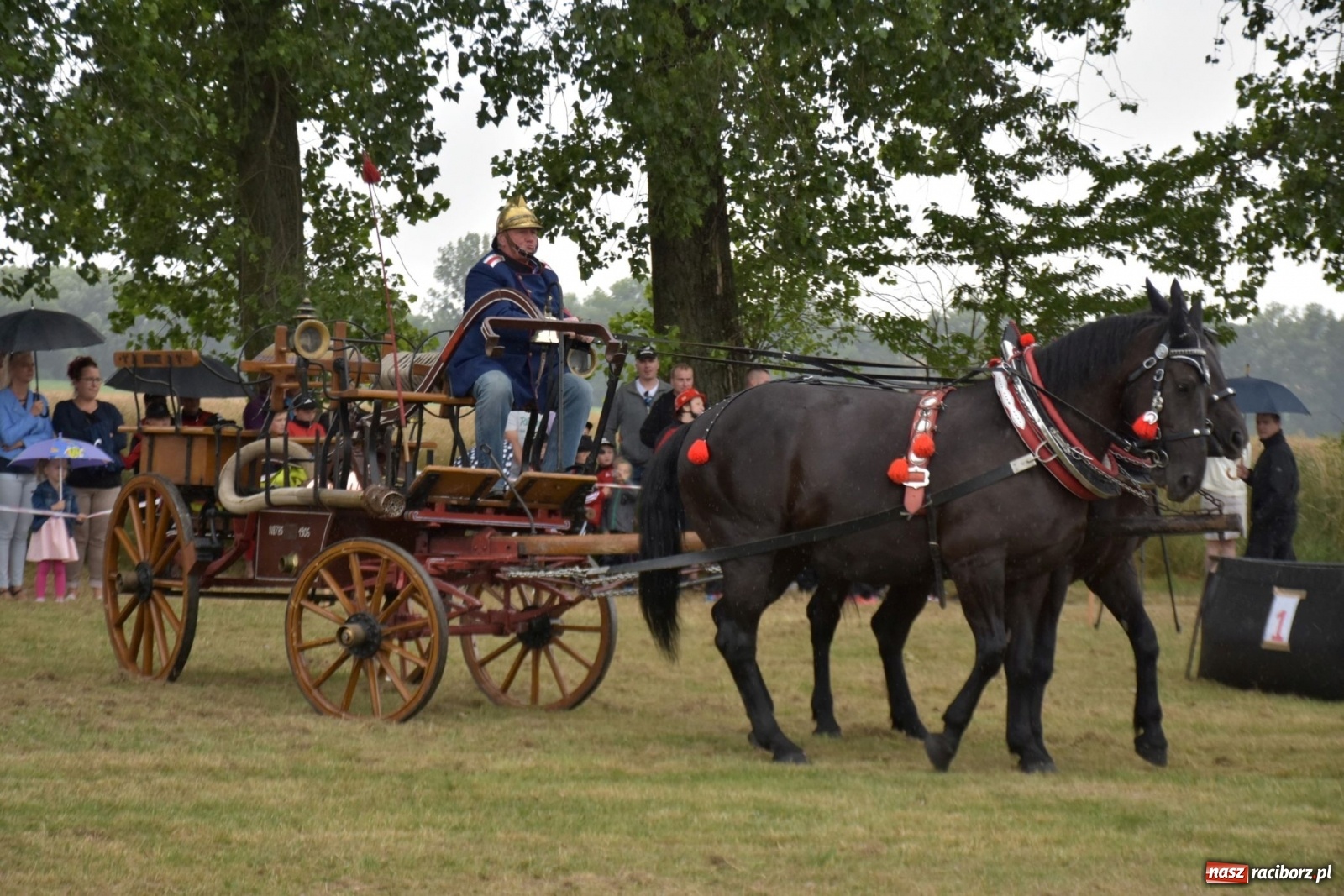 Zdjęcie w galerii na portalu naszraciborz.pl: Bieńkowickie zawody sikawek konnych. Tworków z głównym trofeum [FOTO i WIDEO] wiadomości z regionu
