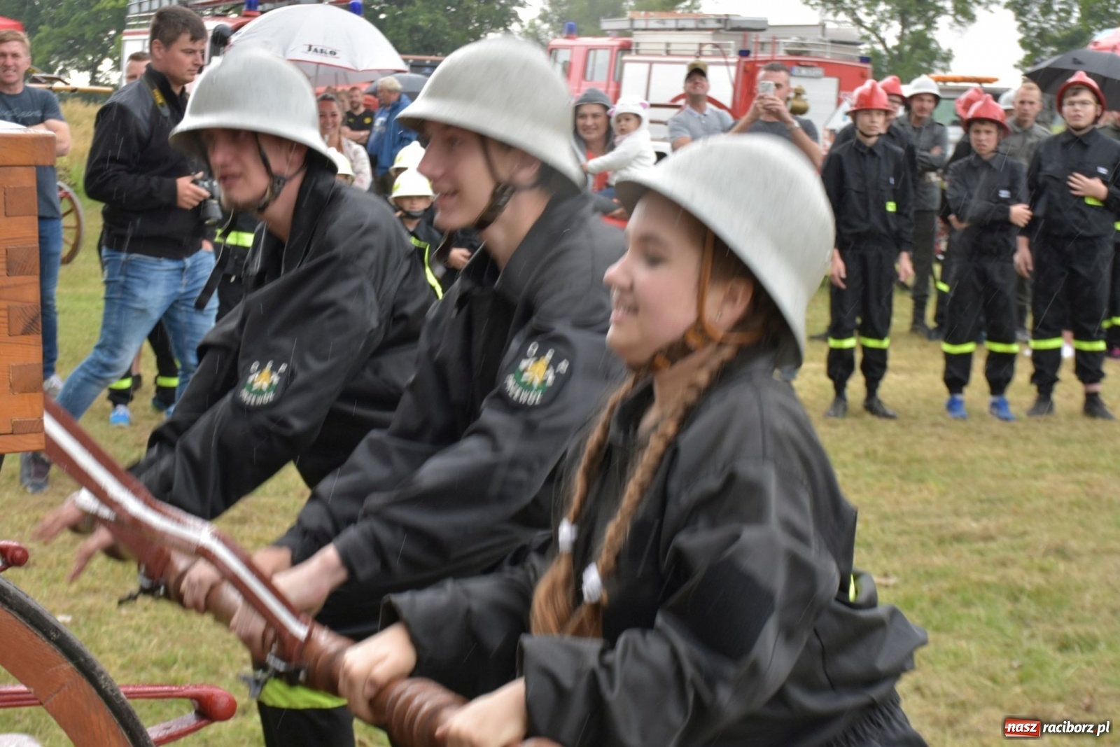 Zdjęcie w galerii na portalu naszraciborz.pl: Bieńkowickie zawody sikawek konnych. Tworków z głównym trofeum [FOTO i WIDEO] wiadomości z regionu