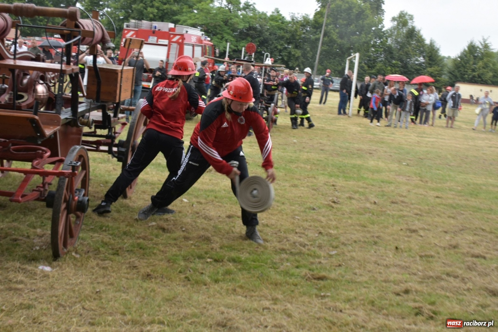 Zdjęcie w galerii na portalu naszraciborz.pl: Bieńkowickie zawody sikawek konnych. Tworków z głównym trofeum [FOTO i WIDEO] wiadomości z regionu