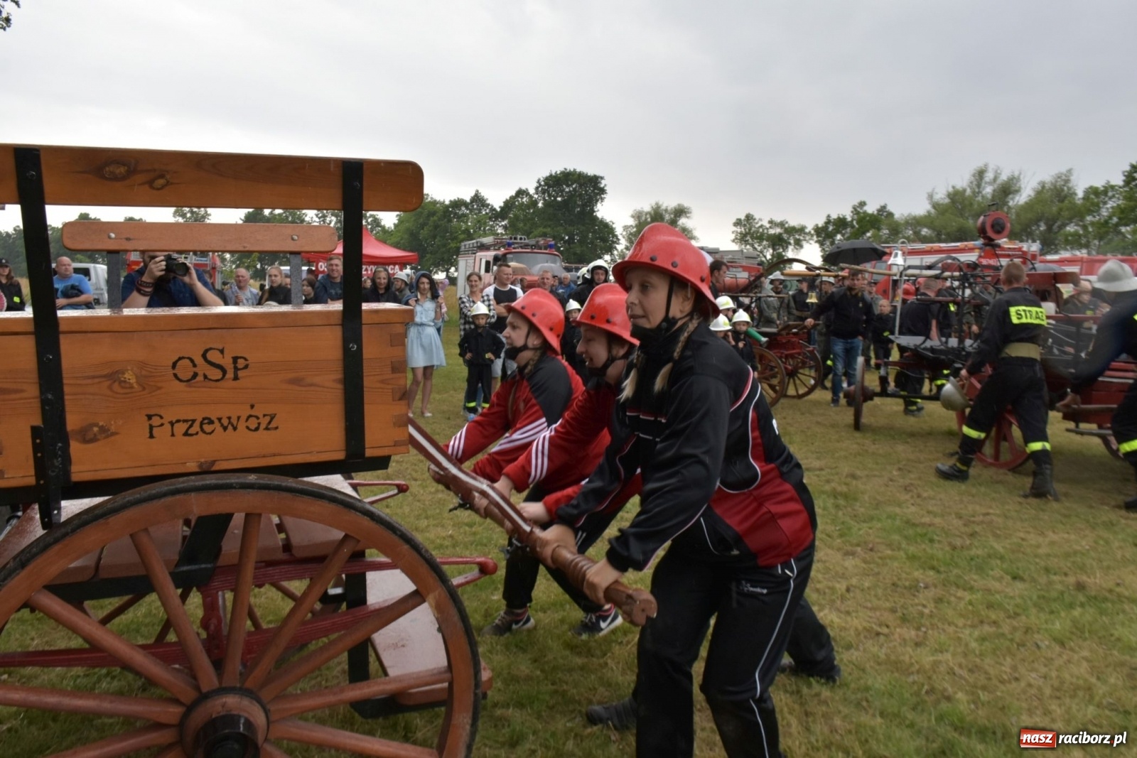 Zdjęcie w galerii na portalu naszraciborz.pl: Bieńkowickie zawody sikawek konnych. Tworków z głównym trofeum [FOTO i WIDEO] wiadomości z regionu