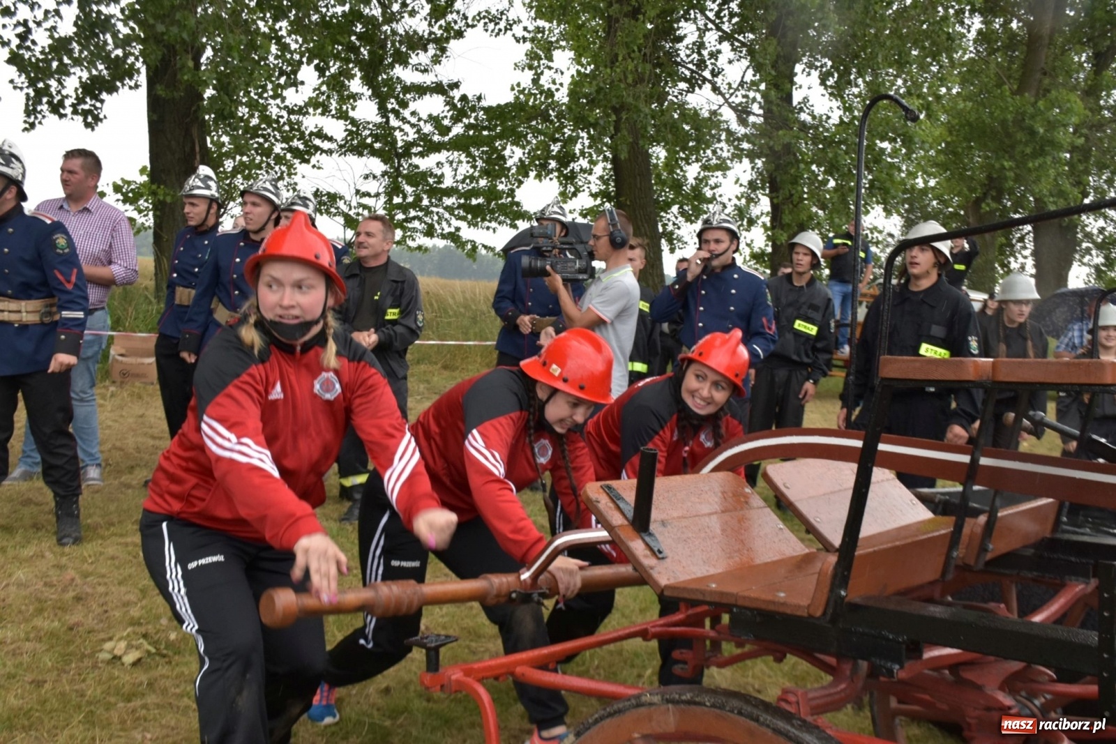 Zdjęcie w galerii na portalu naszraciborz.pl: Bieńkowickie zawody sikawek konnych. Tworków z głównym trofeum [FOTO i WIDEO] wiadomości z regionu