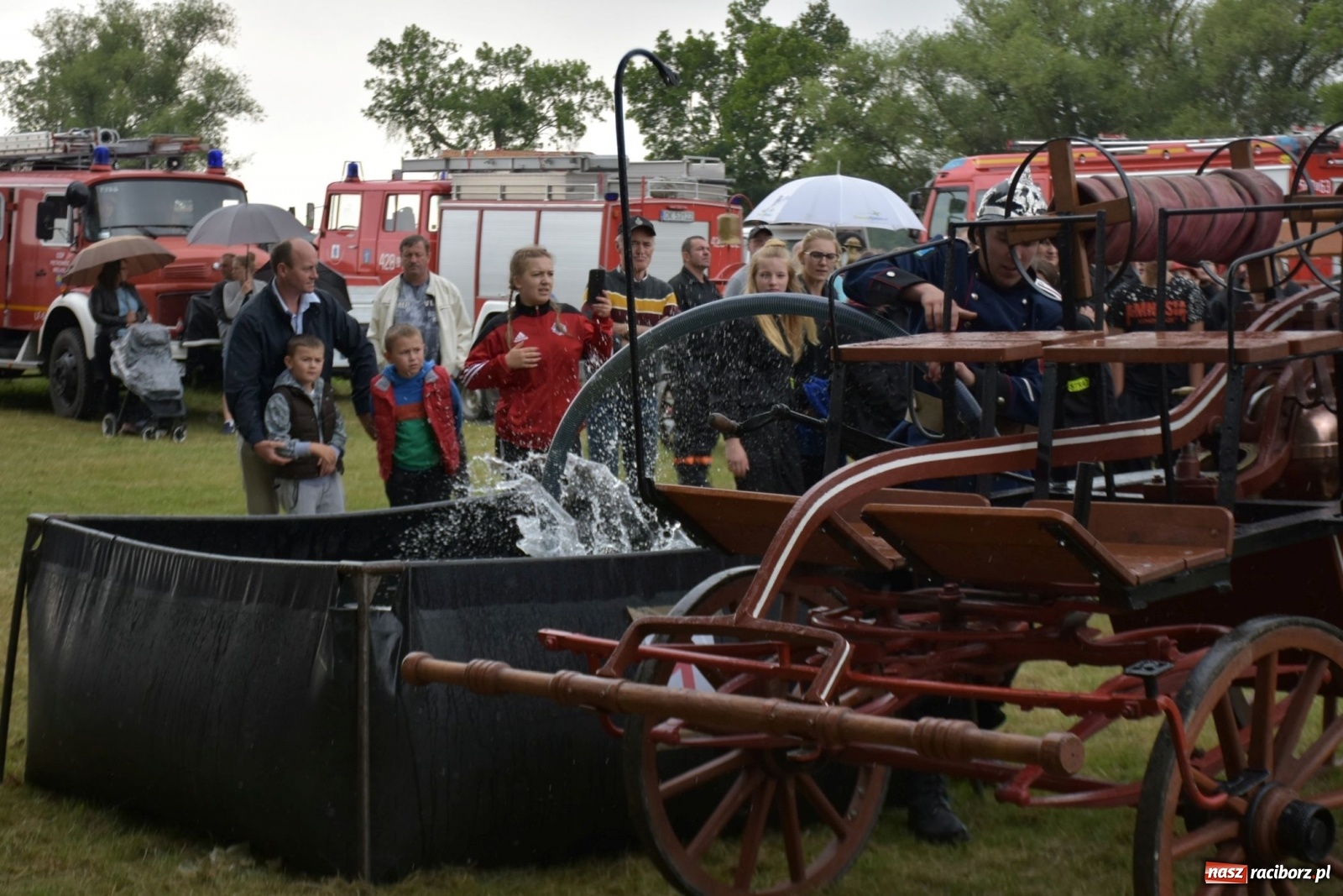 Zdjęcie w galerii na portalu naszraciborz.pl: Bieńkowickie zawody sikawek konnych. Tworków z głównym trofeum [FOTO i WIDEO] wiadomości z regionu