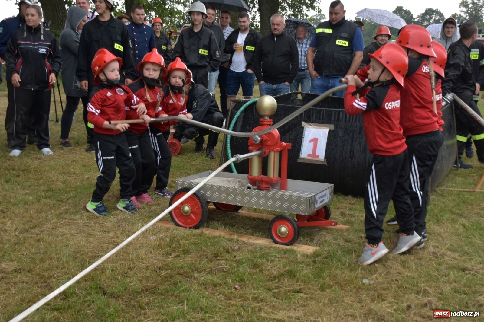 Zdjęcie w galerii na portalu naszraciborz.pl: Bieńkowickie zawody sikawek konnych. Tworków z głównym trofeum [FOTO i WIDEO] wiadomości z regionu