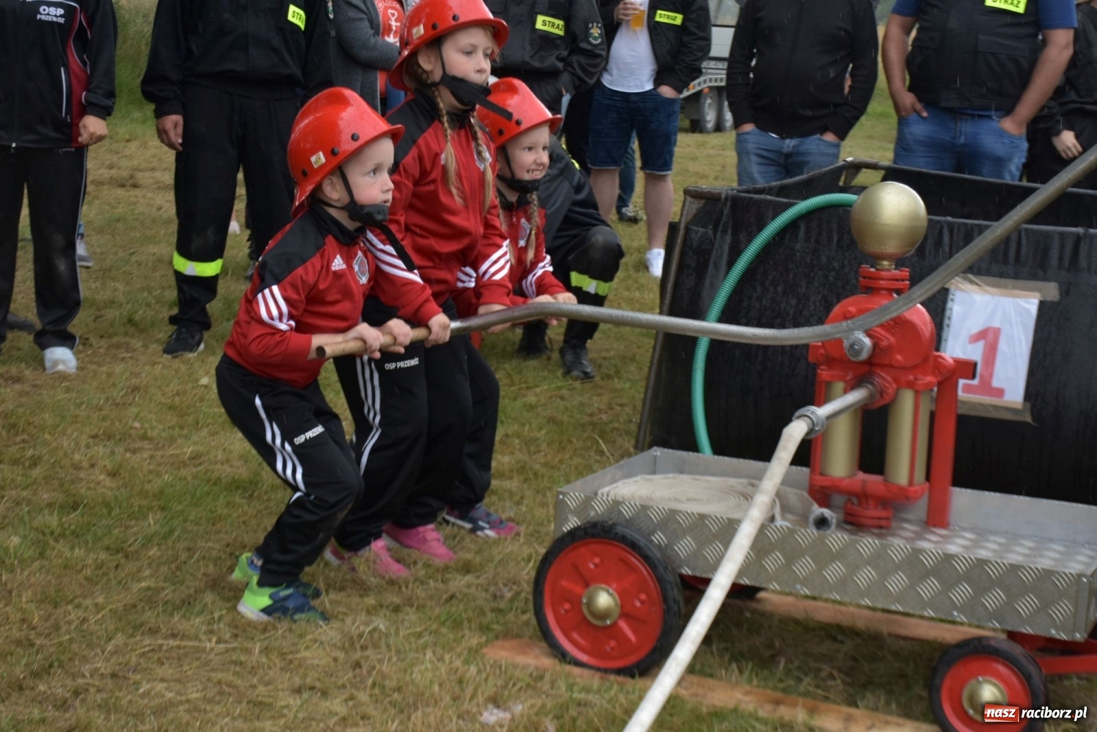Zdjęcie w galerii na portalu naszraciborz.pl: Bieńkowickie zawody sikawek konnych. Tworków z głównym trofeum [FOTO i WIDEO] wiadomości z regionu