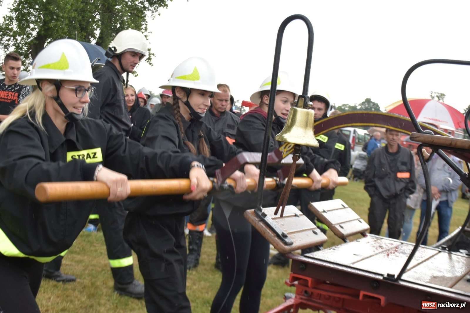 Zdjęcie w galerii na portalu naszraciborz.pl: Bieńkowickie zawody sikawek konnych. Tworków z głównym trofeum [FOTO i WIDEO] wiadomości z regionu