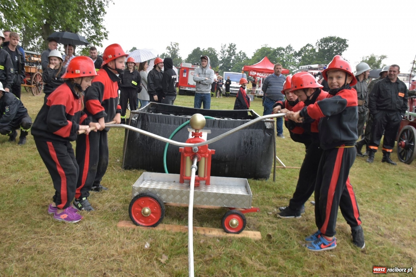 Zdjęcie w galerii na portalu naszraciborz.pl: Bieńkowickie zawody sikawek konnych. Tworków z głównym trofeum [FOTO i WIDEO] wiadomości z regionu