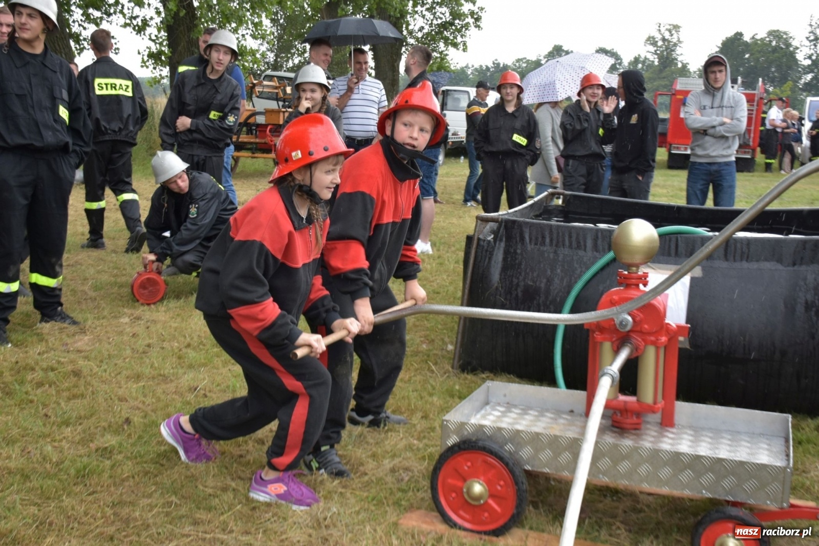 Zdjęcie w galerii na portalu naszraciborz.pl: Bieńkowickie zawody sikawek konnych. Tworków z głównym trofeum [FOTO i WIDEO] wiadomości z regionu