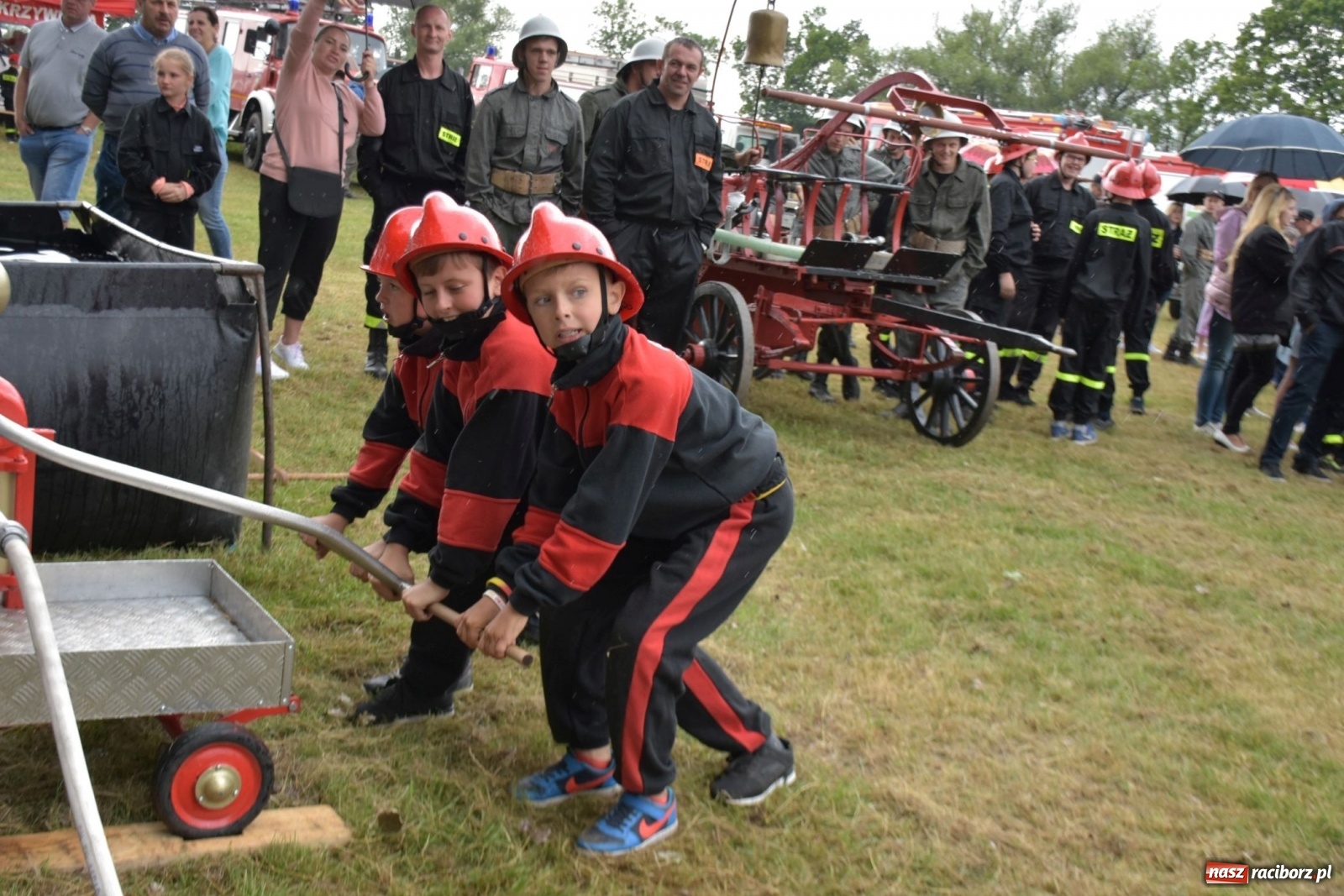 Zdjęcie w galerii na portalu naszraciborz.pl: Bieńkowickie zawody sikawek konnych. Tworków z głównym trofeum [FOTO i WIDEO] wiadomości z regionu