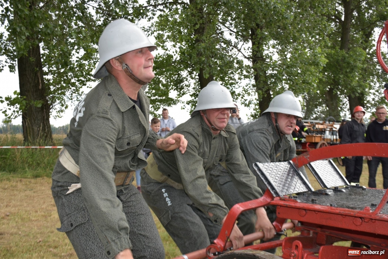 Zdjęcie w galerii na portalu naszraciborz.pl: Bieńkowickie zawody sikawek konnych. Tworków z głównym trofeum [FOTO i WIDEO] wiadomości z regionu