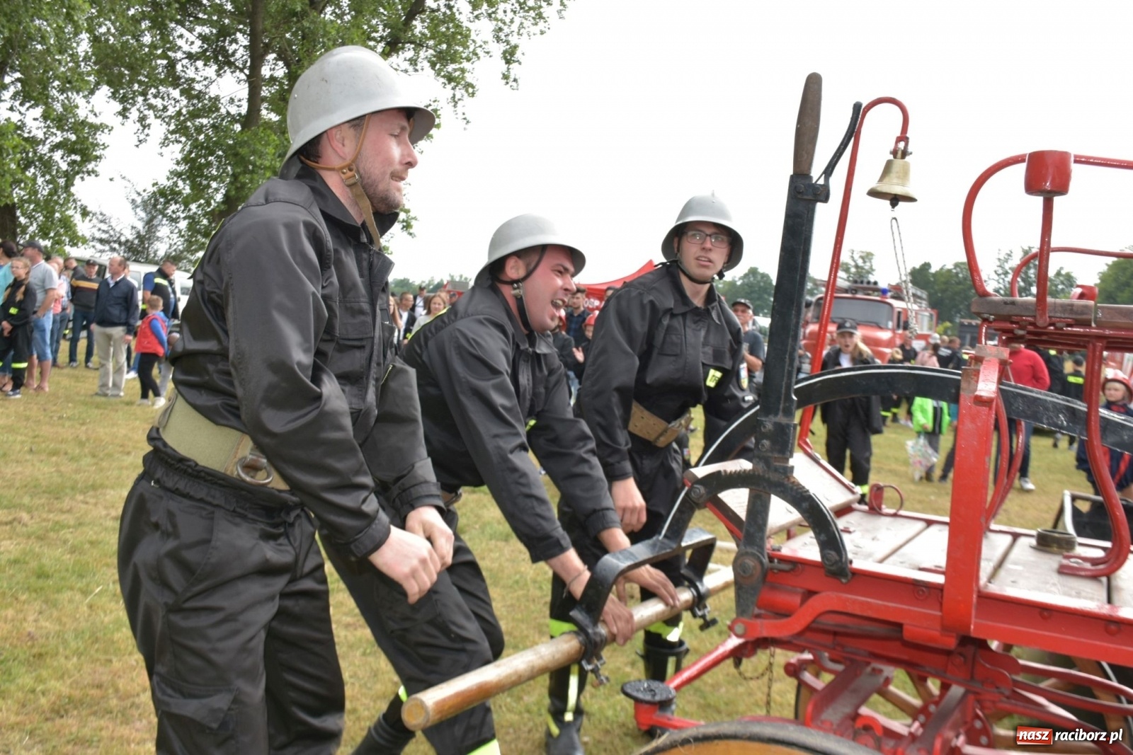 Zdjęcie w galerii na portalu naszraciborz.pl: Bieńkowickie zawody sikawek konnych. Tworków z głównym trofeum [FOTO i WIDEO] wiadomości z regionu