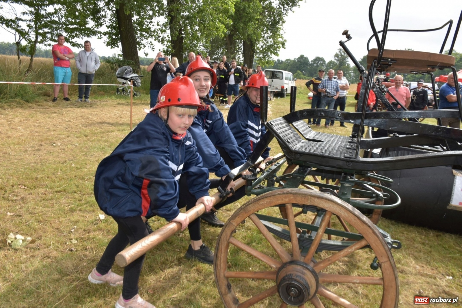 Zdjęcie w galerii na portalu naszraciborz.pl: Bieńkowickie zawody sikawek konnych. Tworków z głównym trofeum [FOTO i WIDEO] wiadomości z regionu