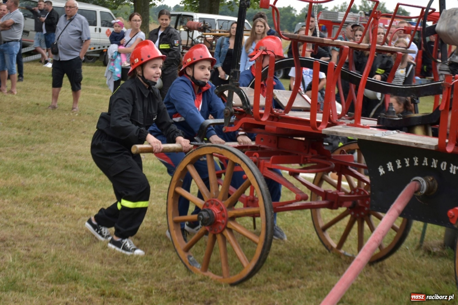 Zdjęcie w galerii na portalu naszraciborz.pl: Bieńkowickie zawody sikawek konnych. Tworków z głównym trofeum [FOTO i WIDEO] wiadomości z regionu
