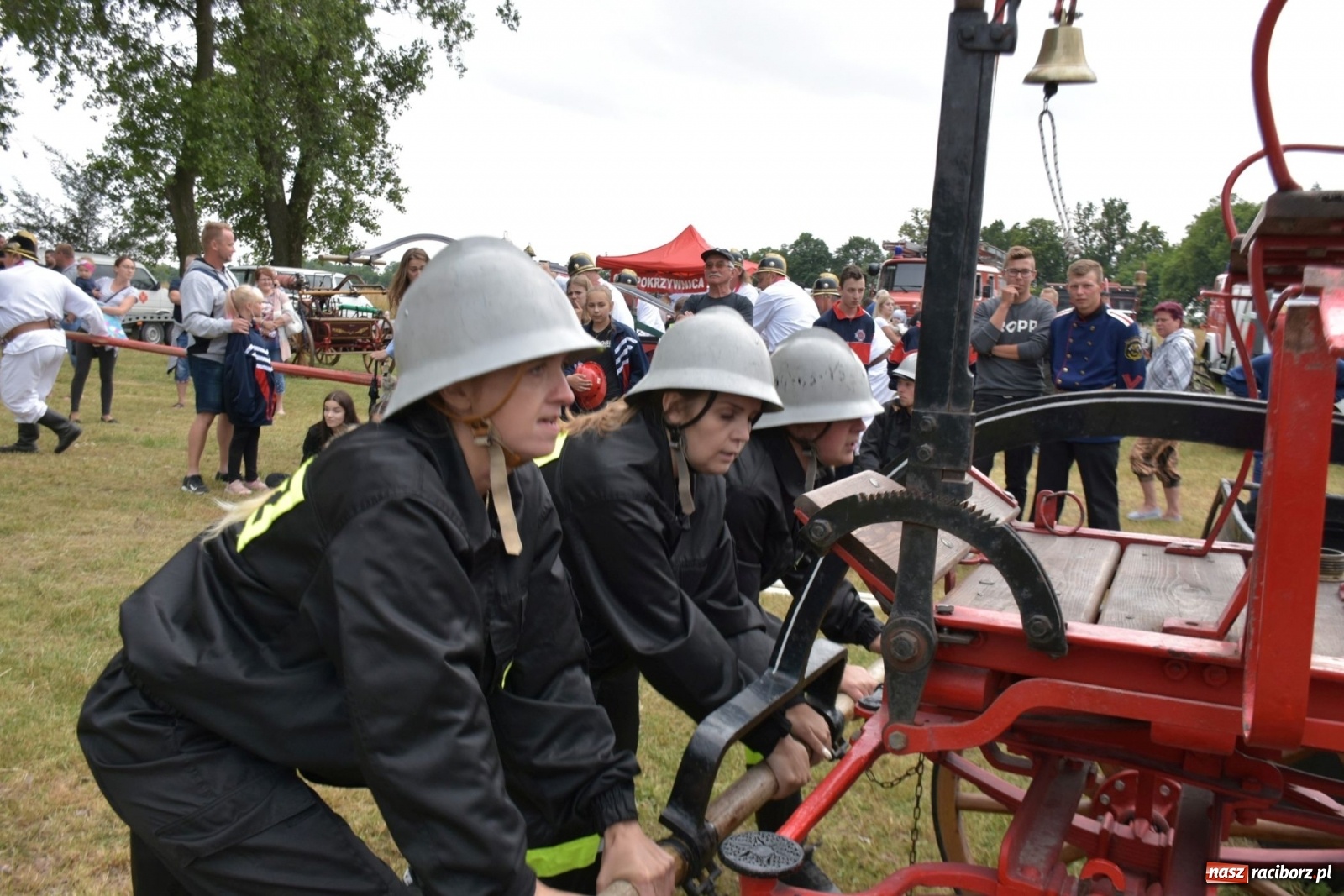 Zdjęcie w galerii na portalu naszraciborz.pl: Bieńkowickie zawody sikawek konnych. Tworków z głównym trofeum [FOTO i WIDEO] wiadomości z regionu