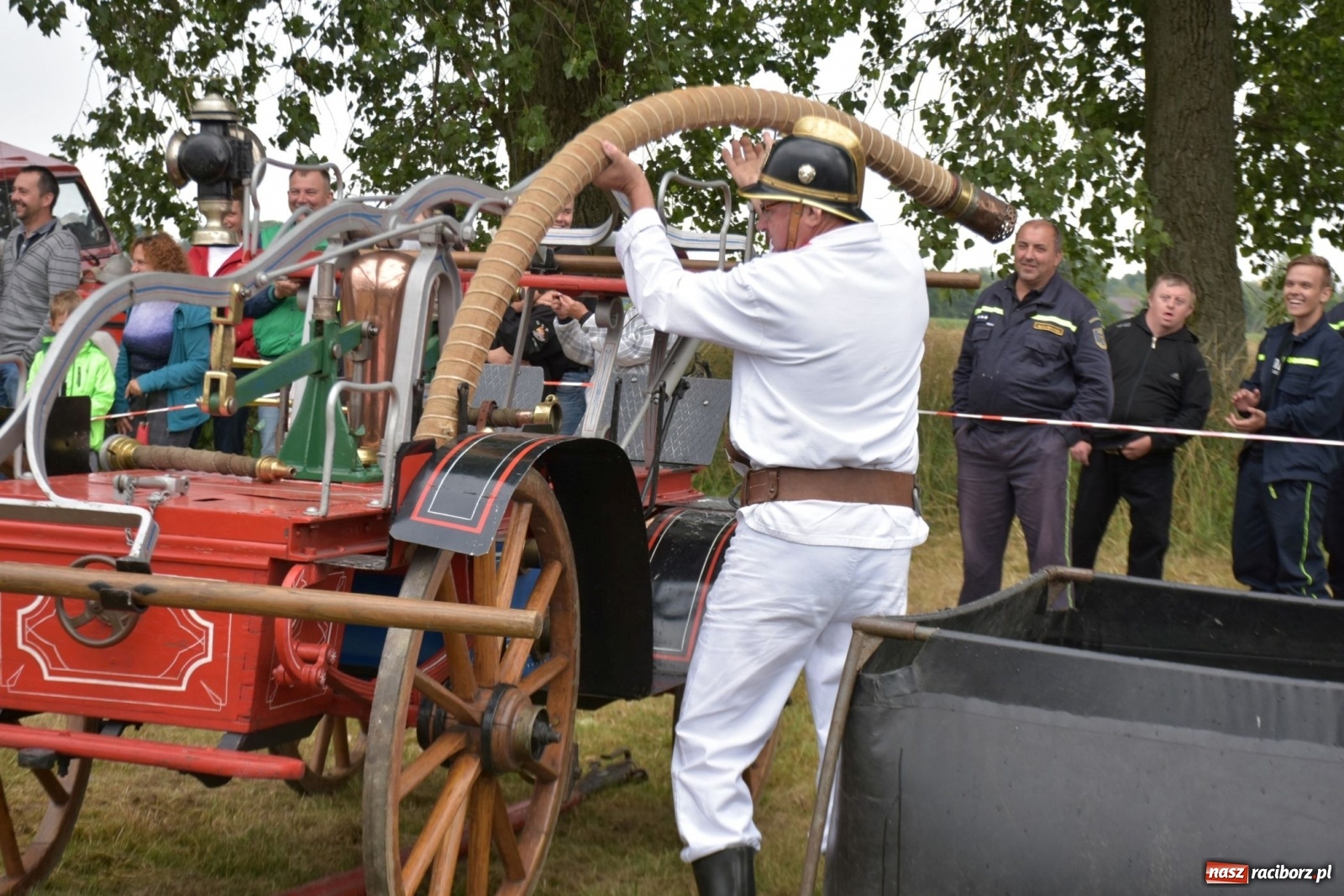 Zdjęcie w galerii na portalu naszraciborz.pl: Bieńkowickie zawody sikawek konnych. Tworków z głównym trofeum [FOTO i WIDEO] wiadomości z regionu