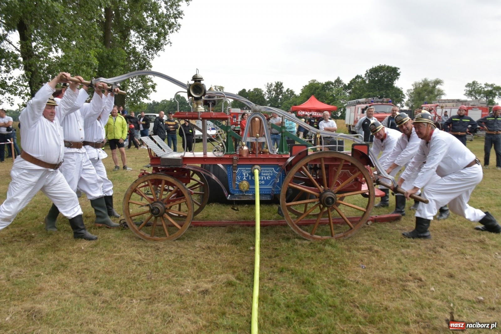 Zdjęcie w galerii na portalu naszraciborz.pl: Bieńkowickie zawody sikawek konnych. Tworków z głównym trofeum [FOTO i WIDEO] wiadomości z regionu