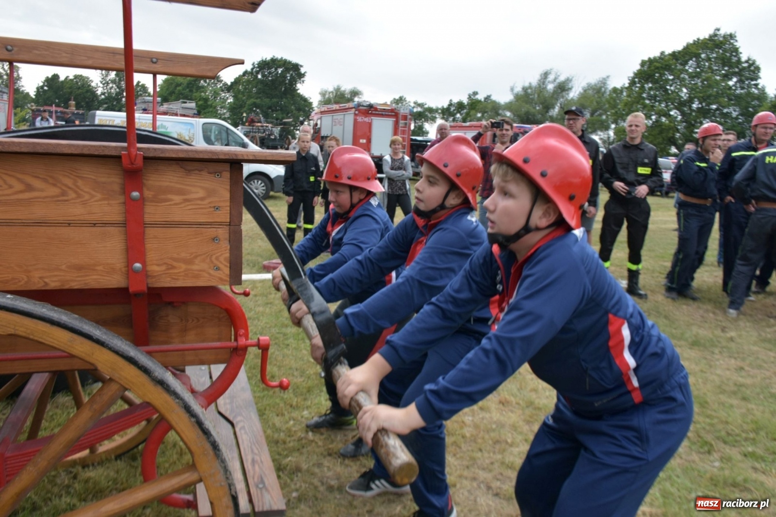 Zdjęcie w galerii na portalu naszraciborz.pl: Bieńkowickie zawody sikawek konnych. Tworków z głównym trofeum [FOTO i WIDEO] wiadomości z regionu