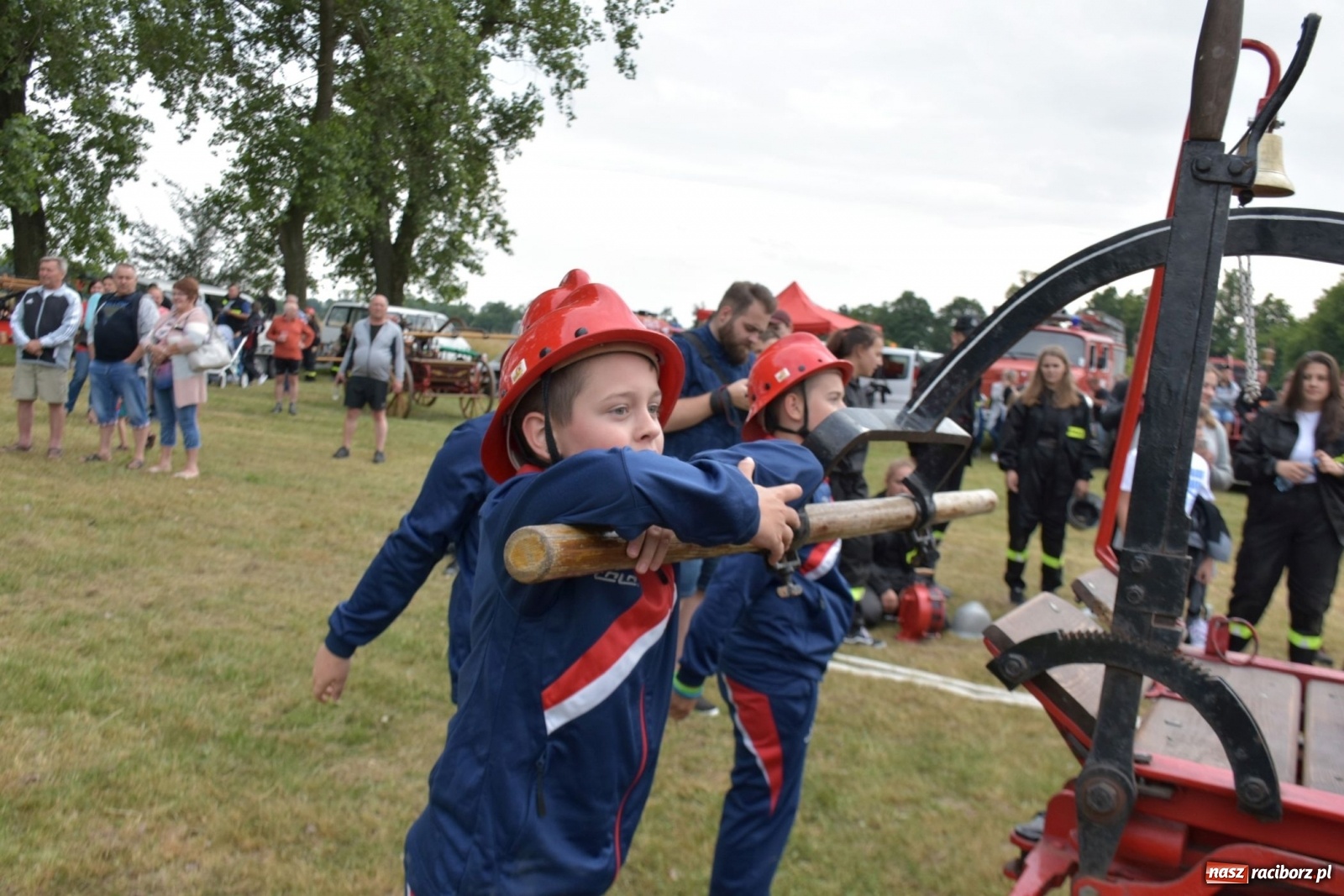 Zdjęcie w galerii na portalu naszraciborz.pl: Bieńkowickie zawody sikawek konnych. Tworków z głównym trofeum [FOTO i WIDEO] wiadomości z regionu