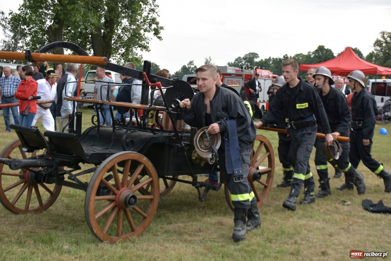 Zdjęcie w galerii na portalu naszraciborz.pl: Bieńkowickie zawody sikawek konnych. Tworków z głównym trofeum [FOTO i WIDEO] wiadomości z regionu