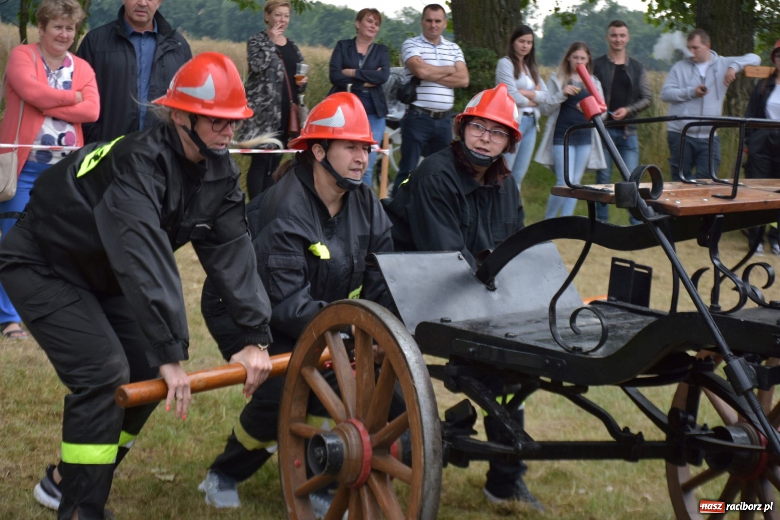 Zdjęcie w galerii na portalu naszraciborz.pl: Bieńkowickie zawody sikawek konnych. Tworków z głównym trofeum [FOTO i WIDEO] wiadomości z regionu