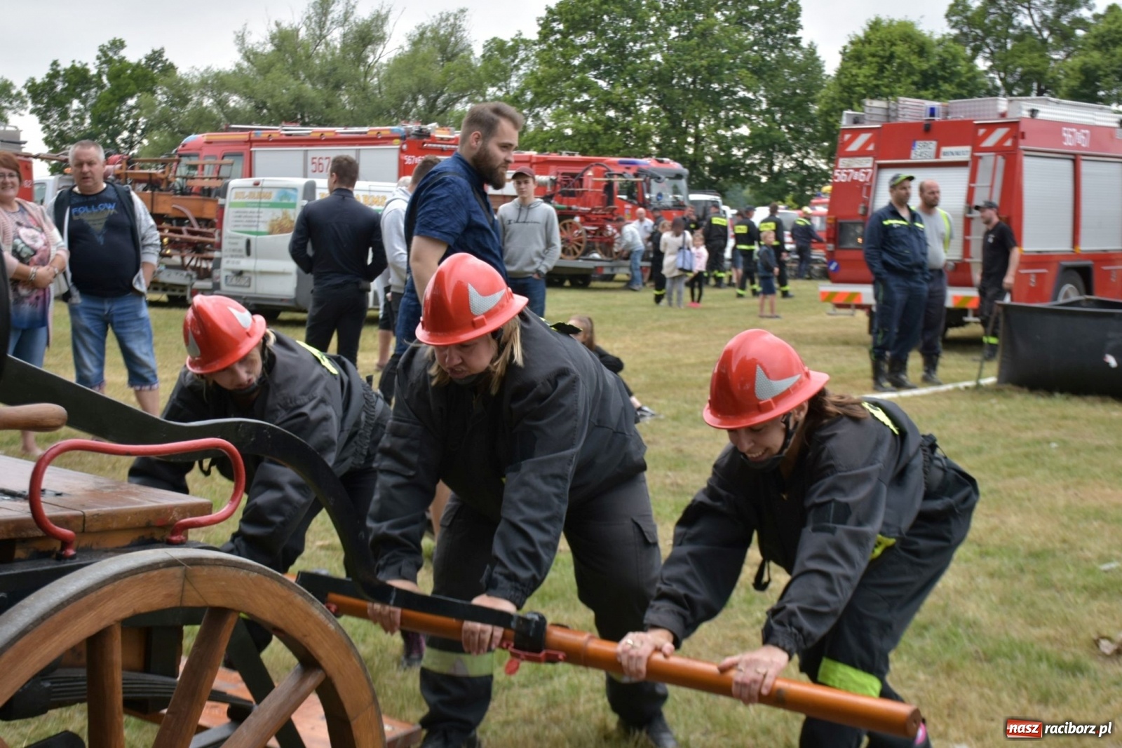 Zdjęcie w galerii na portalu naszraciborz.pl: Bieńkowickie zawody sikawek konnych. Tworków z głównym trofeum [FOTO i WIDEO] wiadomości z regionu