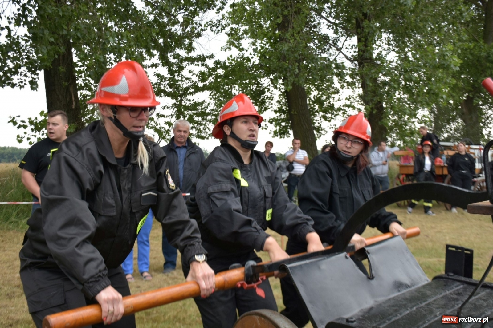 Zdjęcie w galerii na portalu naszraciborz.pl: Bieńkowickie zawody sikawek konnych. Tworków z głównym trofeum [FOTO i WIDEO] wiadomości z regionu