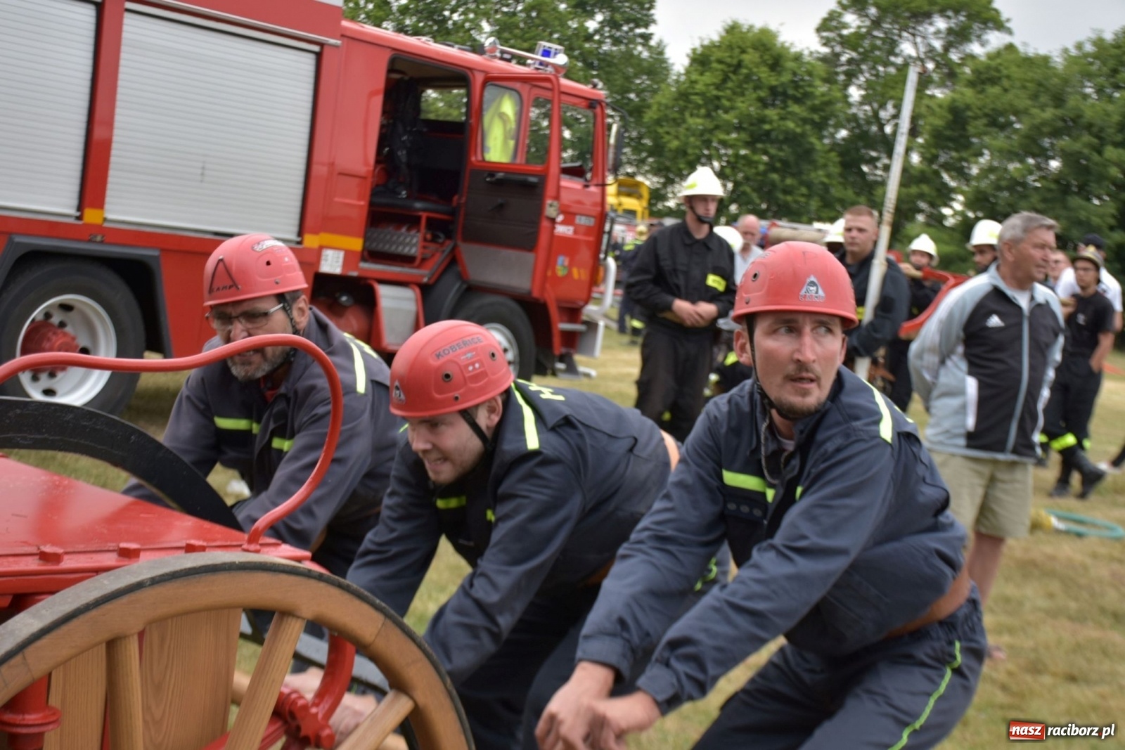 Zdjęcie w galerii na portalu naszraciborz.pl: Bieńkowickie zawody sikawek konnych. Tworków z głównym trofeum [FOTO i WIDEO] wiadomości z regionu
