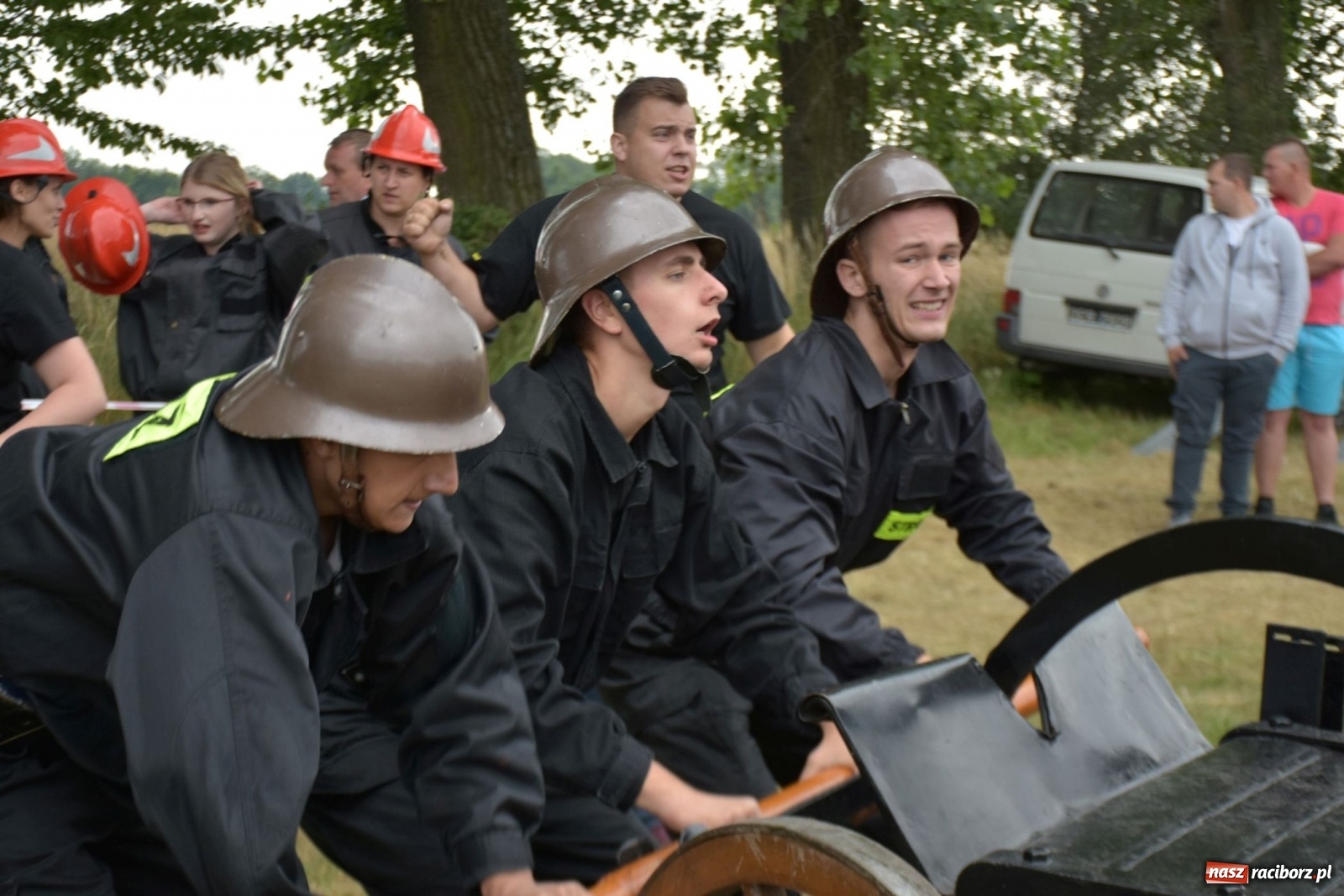 Zdjęcie w galerii na portalu naszraciborz.pl: Bieńkowickie zawody sikawek konnych. Tworków z głównym trofeum [FOTO i WIDEO] wiadomości z regionu