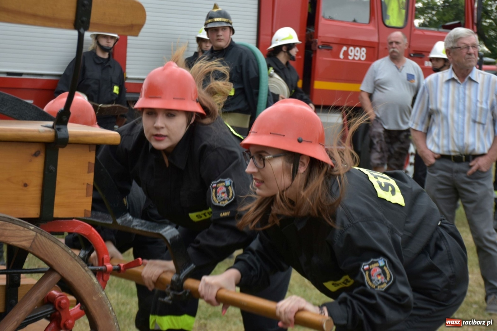 Zdjęcie w galerii na portalu naszraciborz.pl: Bieńkowickie zawody sikawek konnych. Tworków z głównym trofeum [FOTO i WIDEO] wiadomości z regionu