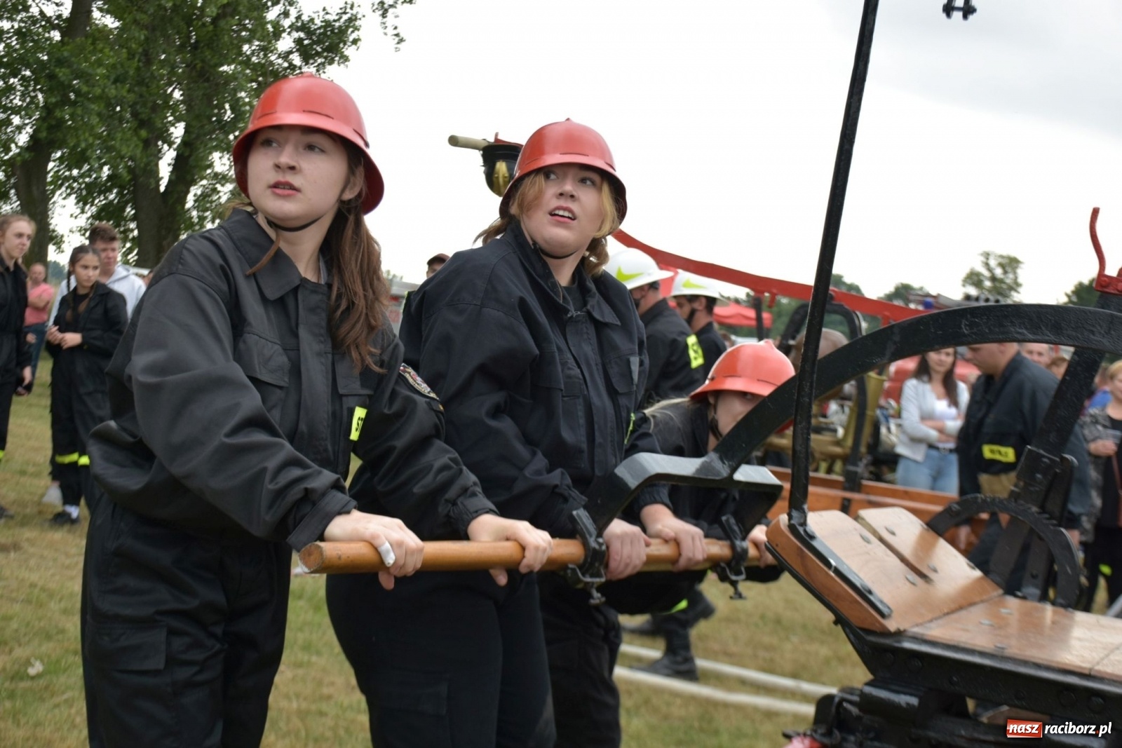 Zdjęcie w galerii na portalu naszraciborz.pl: Bieńkowickie zawody sikawek konnych. Tworków z głównym trofeum [FOTO i WIDEO] wiadomości z regionu