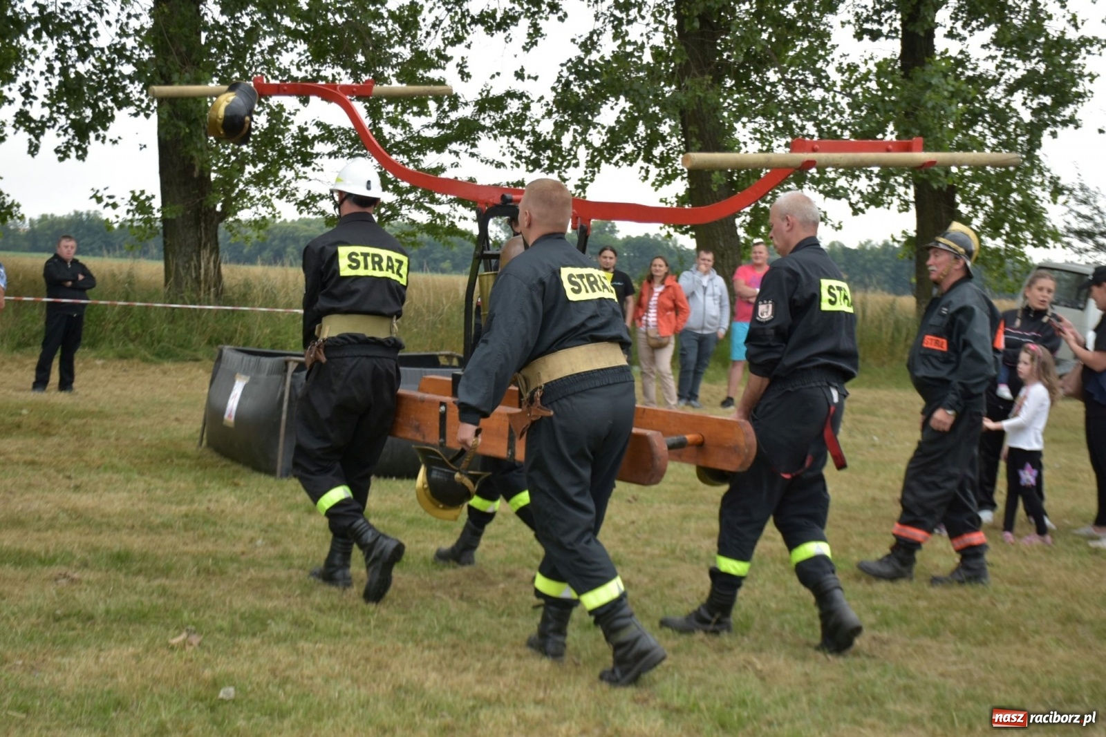 Zdjęcie w galerii na portalu naszraciborz.pl: Bieńkowickie zawody sikawek konnych. Tworków z głównym trofeum [FOTO i WIDEO] wiadomości z regionu