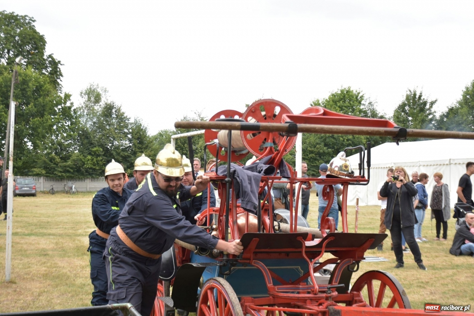 Zdjęcie w galerii na portalu naszraciborz.pl: Bieńkowickie zawody sikawek konnych. Tworków z głównym trofeum [FOTO i WIDEO] wiadomości z regionu