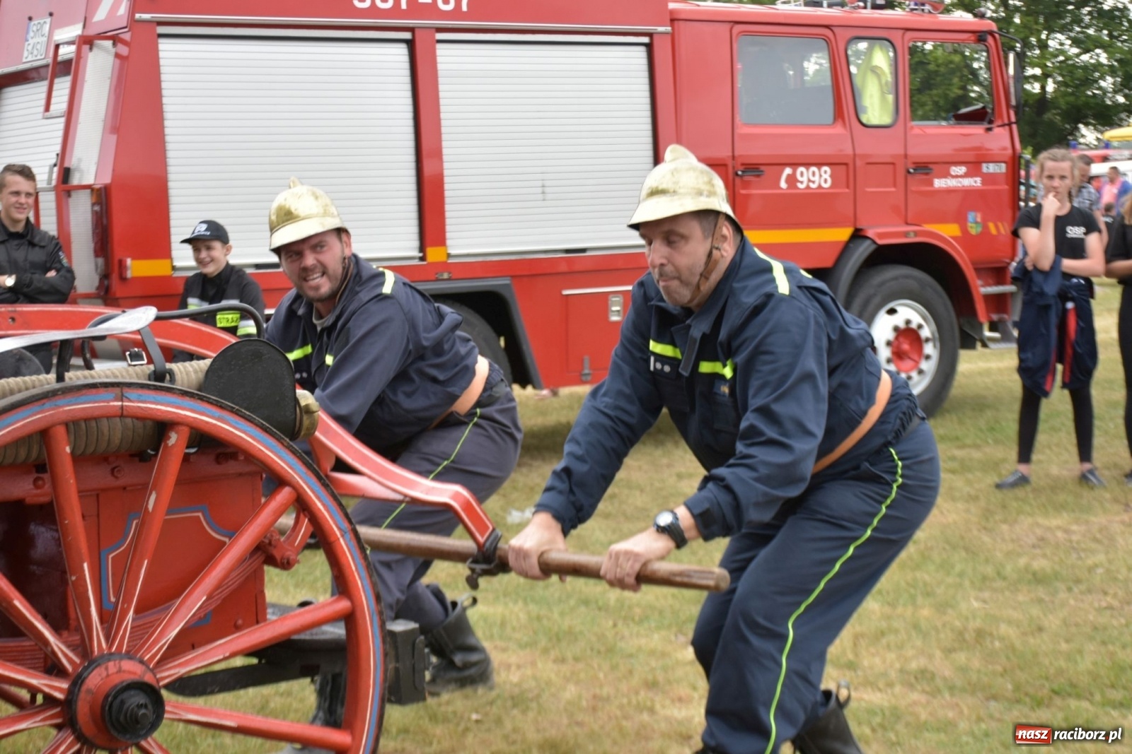 Zdjęcie w galerii na portalu naszraciborz.pl: Bieńkowickie zawody sikawek konnych. Tworków z głównym trofeum [FOTO i WIDEO] wiadomości z regionu