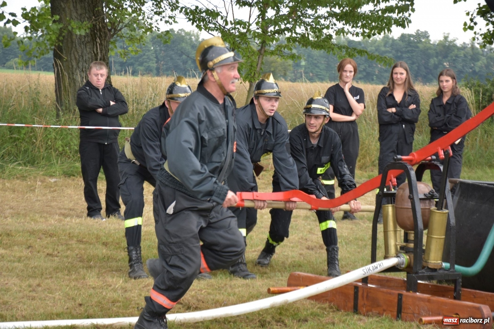 Zdjęcie w galerii na portalu naszraciborz.pl: Bieńkowickie zawody sikawek konnych. Tworków z głównym trofeum [FOTO i WIDEO] wiadomości z regionu