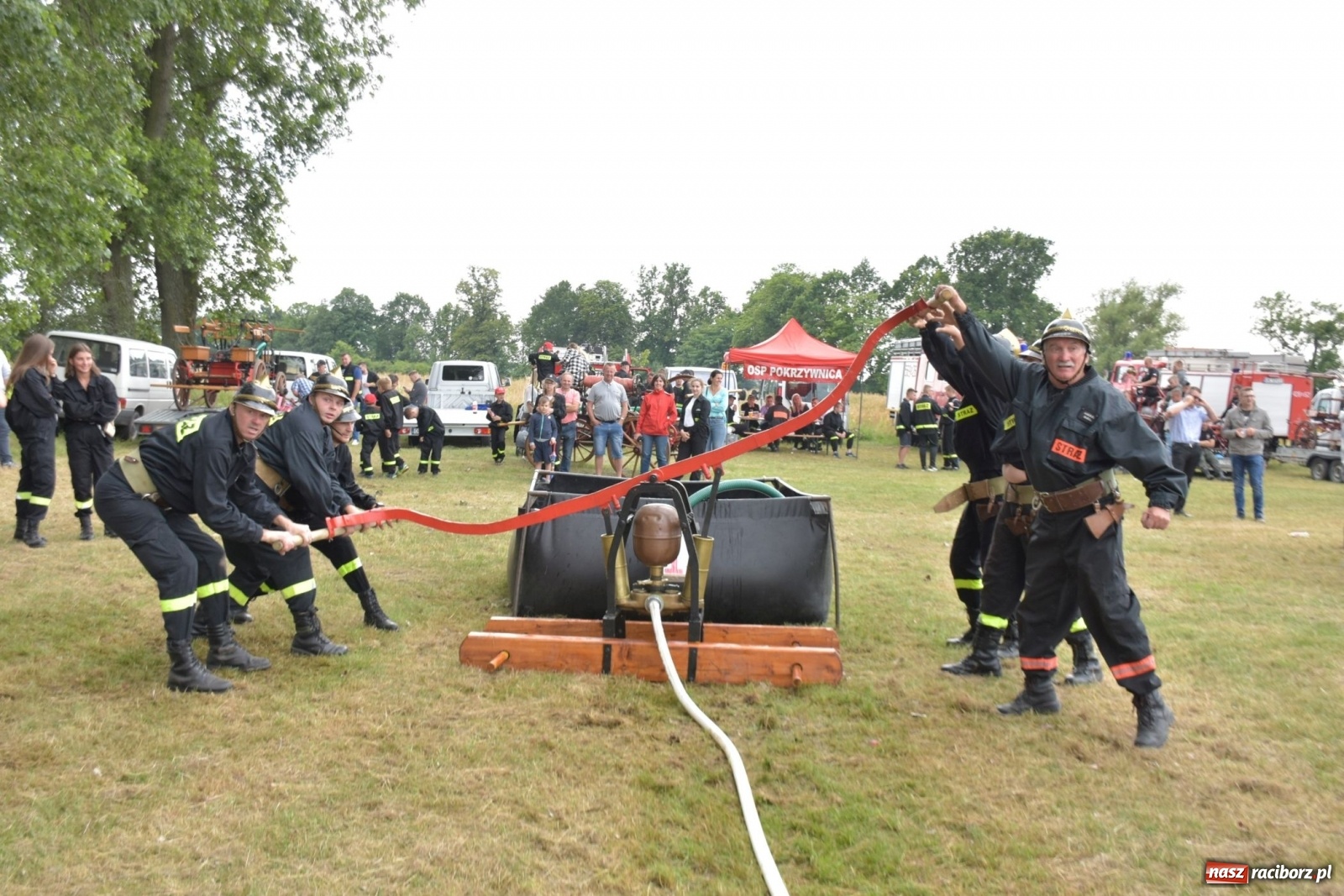 Zdjęcie w galerii na portalu naszraciborz.pl: Bieńkowickie zawody sikawek konnych. Tworków z głównym trofeum [FOTO i WIDEO] wiadomości z regionu