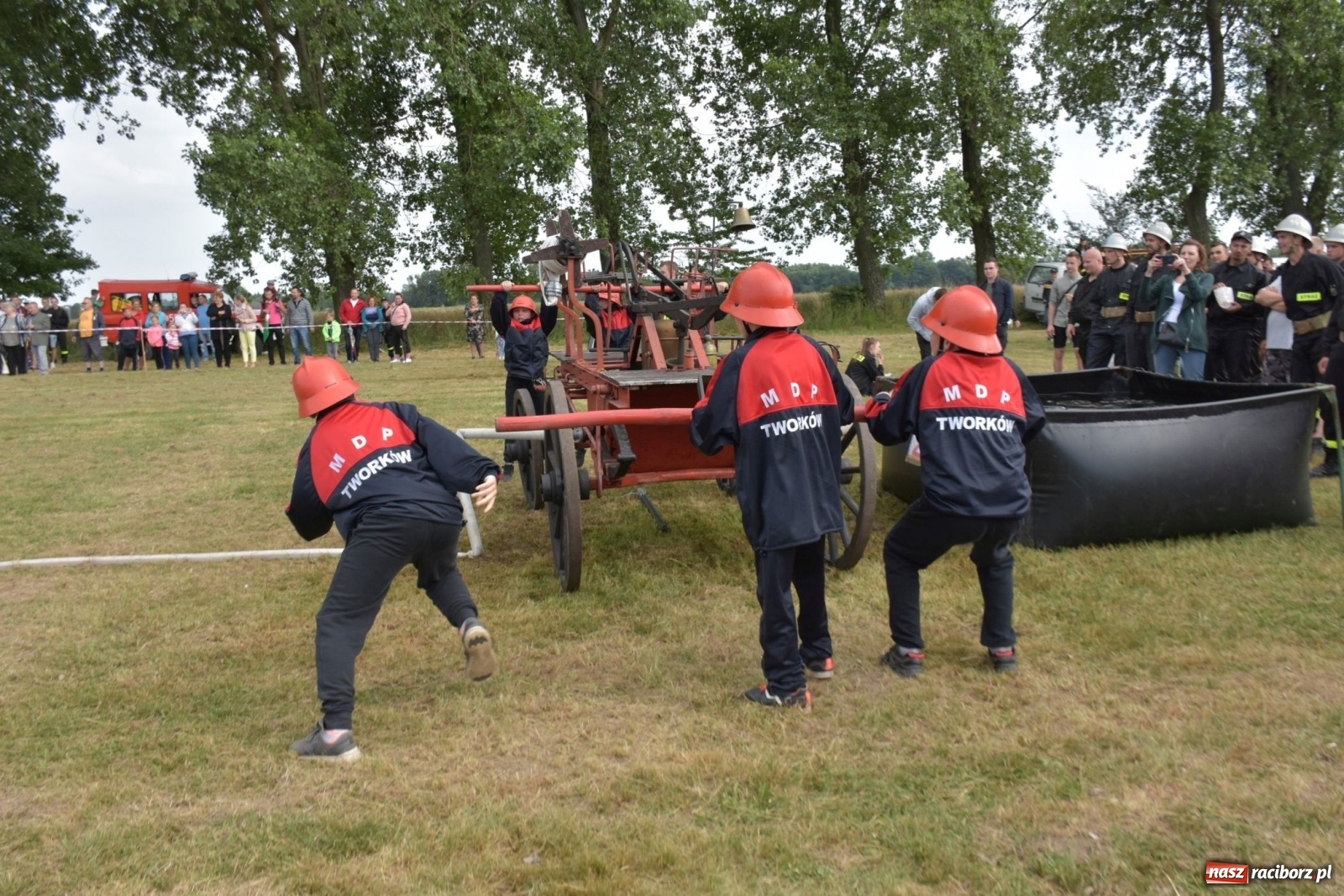 Zdjęcie w galerii na portalu naszraciborz.pl: Bieńkowickie zawody sikawek konnych. Tworków z głównym trofeum [FOTO i WIDEO] wiadomości z regionu