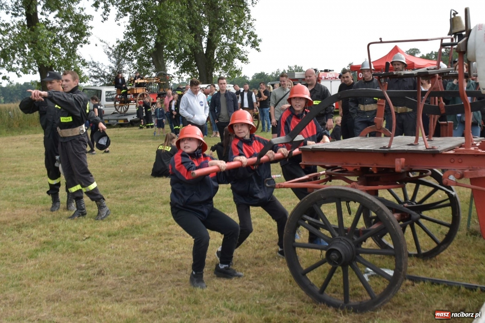 Zdjęcie w galerii na portalu naszraciborz.pl: Bieńkowickie zawody sikawek konnych. Tworków z głównym trofeum [FOTO i WIDEO] wiadomości z regionu