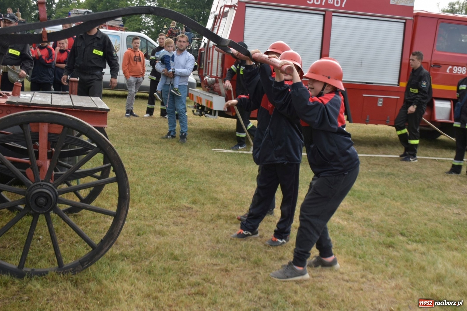 Zdjęcie w galerii na portalu naszraciborz.pl: Bieńkowickie zawody sikawek konnych. Tworków z głównym trofeum [FOTO i WIDEO] wiadomości z regionu