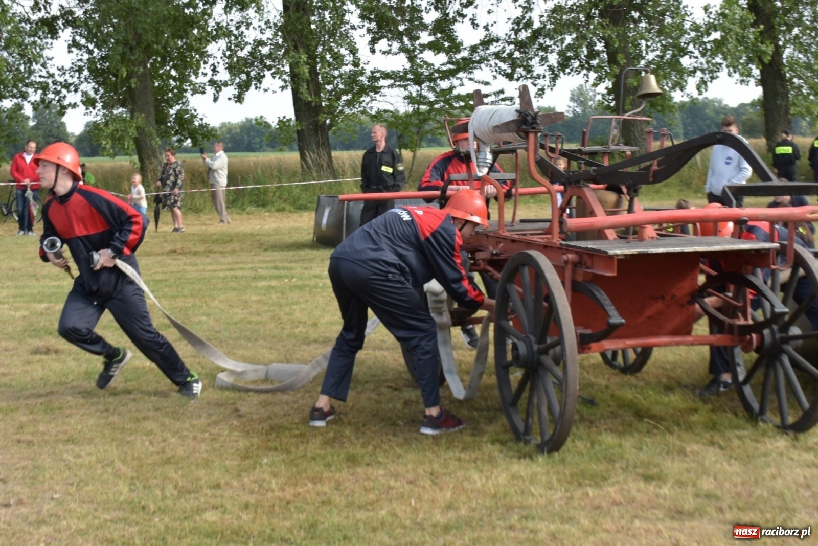 Zdjęcie w galerii na portalu naszraciborz.pl: Bieńkowickie zawody sikawek konnych. Tworków z głównym trofeum [FOTO i WIDEO] wiadomości z regionu