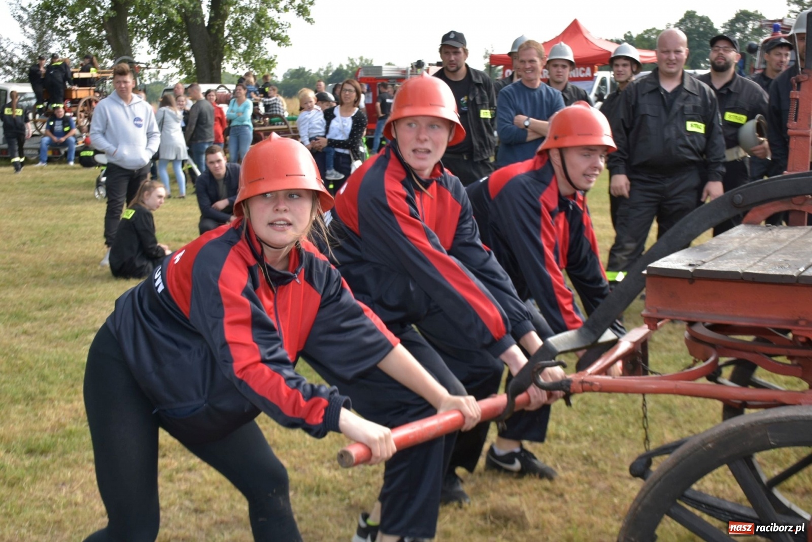 Zdjęcie w galerii na portalu naszraciborz.pl: Bieńkowickie zawody sikawek konnych. Tworków z głównym trofeum [FOTO i WIDEO] wiadomości z regionu