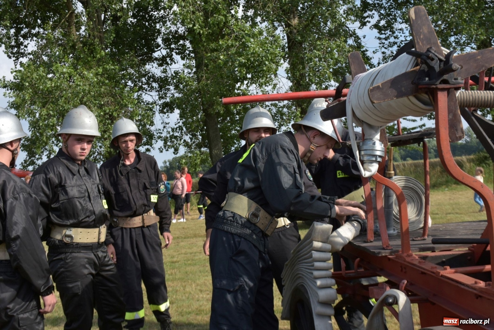 Zdjęcie w galerii na portalu naszraciborz.pl: Bieńkowickie zawody sikawek konnych. Tworków z głównym trofeum [FOTO i WIDEO] wiadomości z regionu