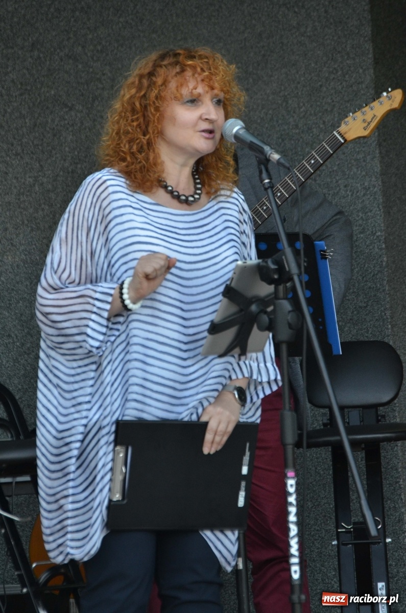 Zdjęcie w galerii na portalu naszraciborz.pl: Grupa Bez Nazwy i Agnieszka Kawulok w parku Roth  wiadomości z regionu
