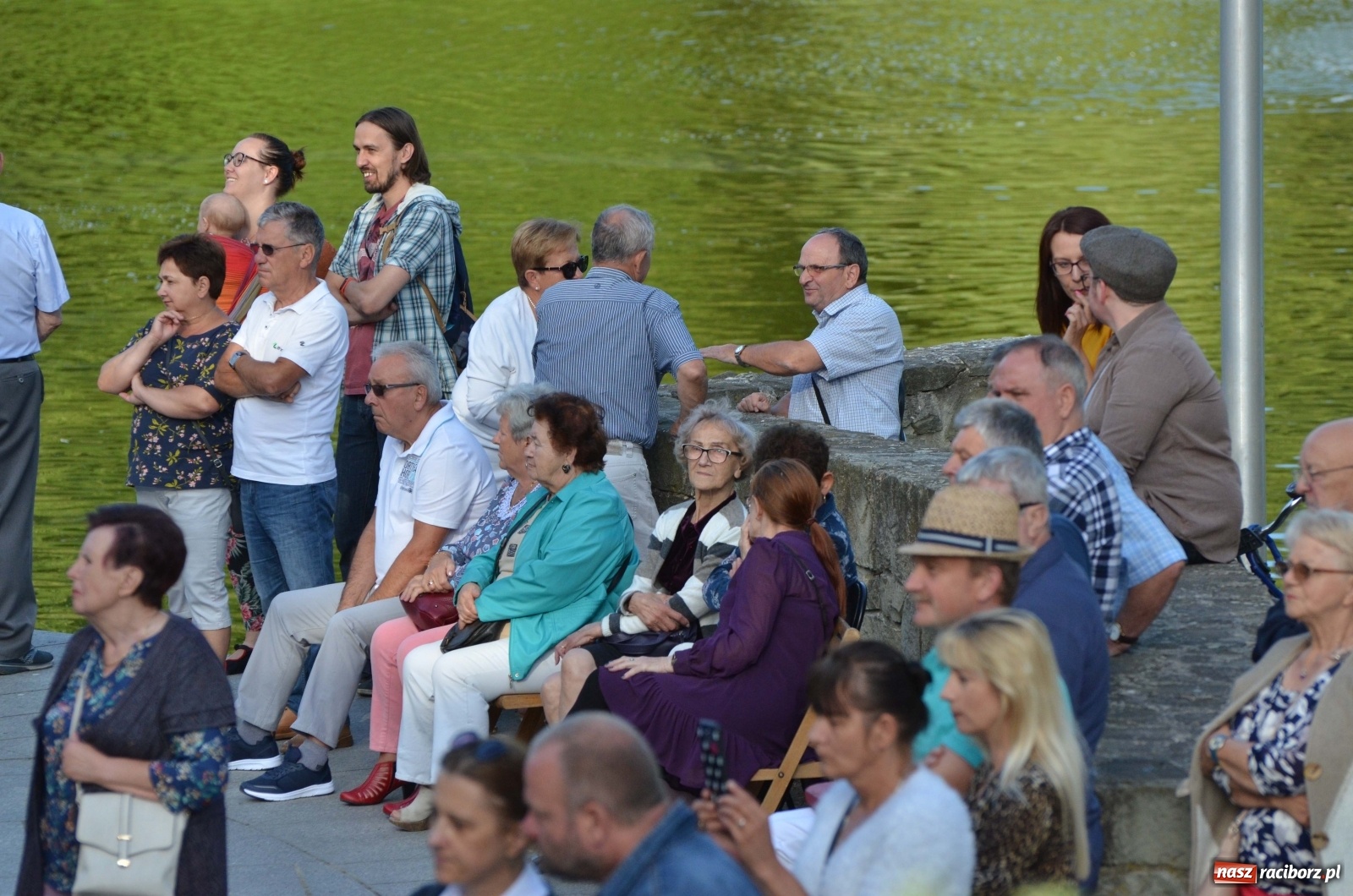 Zdjęcie w galerii na portalu naszraciborz.pl: Grupa Bez Nazwy i Agnieszka Kawulok w parku Roth  wiadomości z regionu