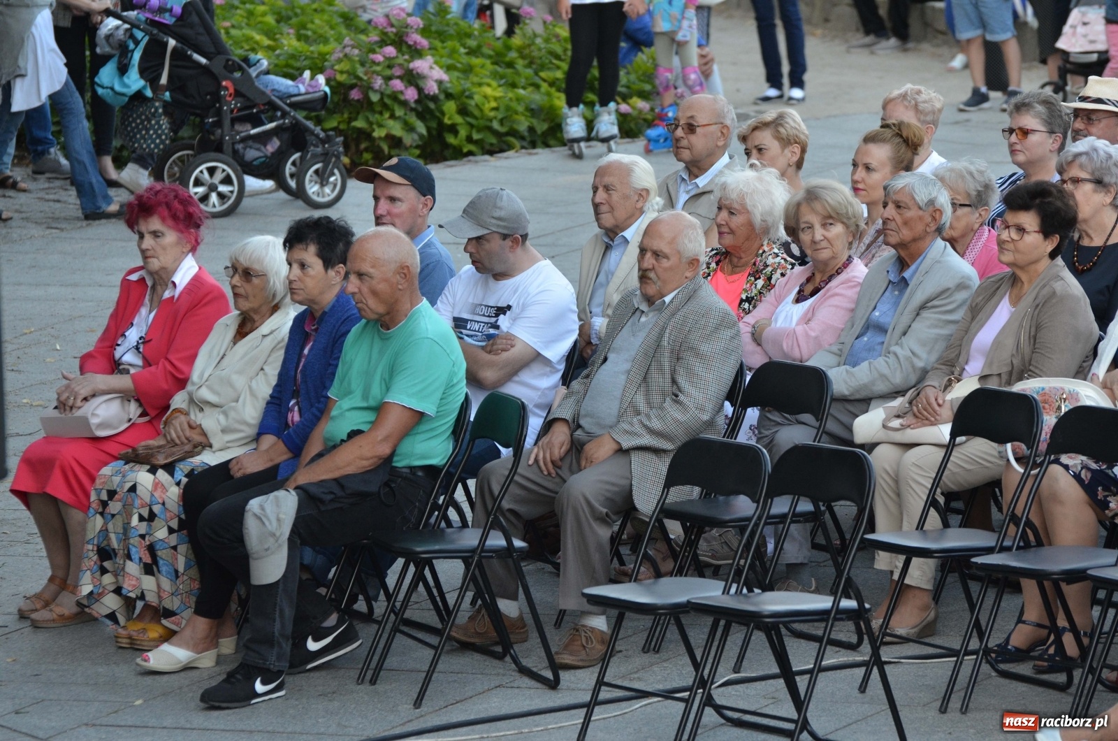 Zdjęcie w galerii na portalu naszraciborz.pl: Grupa Bez Nazwy i Agnieszka Kawulok w parku Roth  wiadomości z regionu