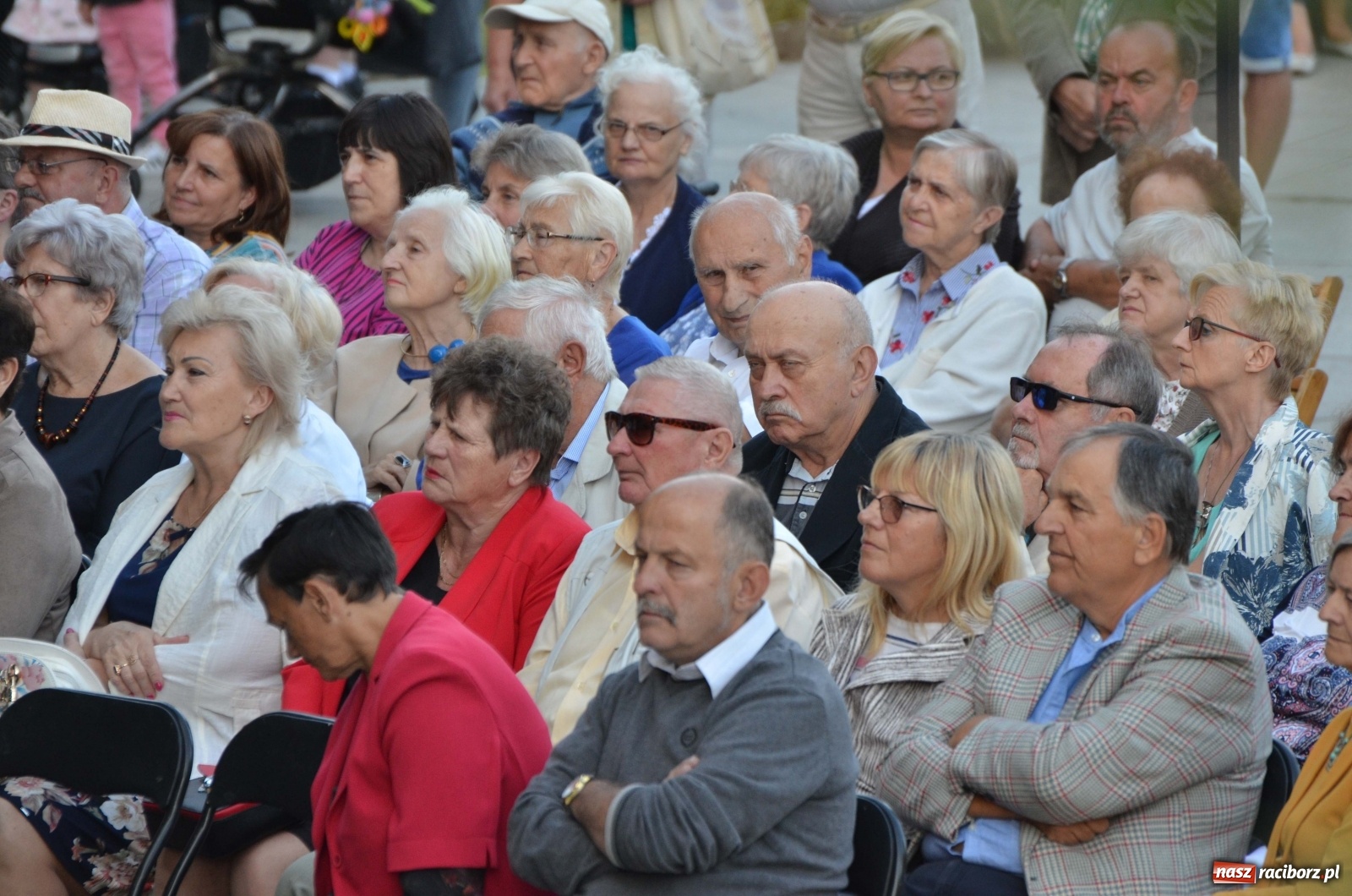 Zdjęcie w galerii na portalu naszraciborz.pl: Grupa Bez Nazwy i Agnieszka Kawulok w parku Roth  wiadomości z regionu