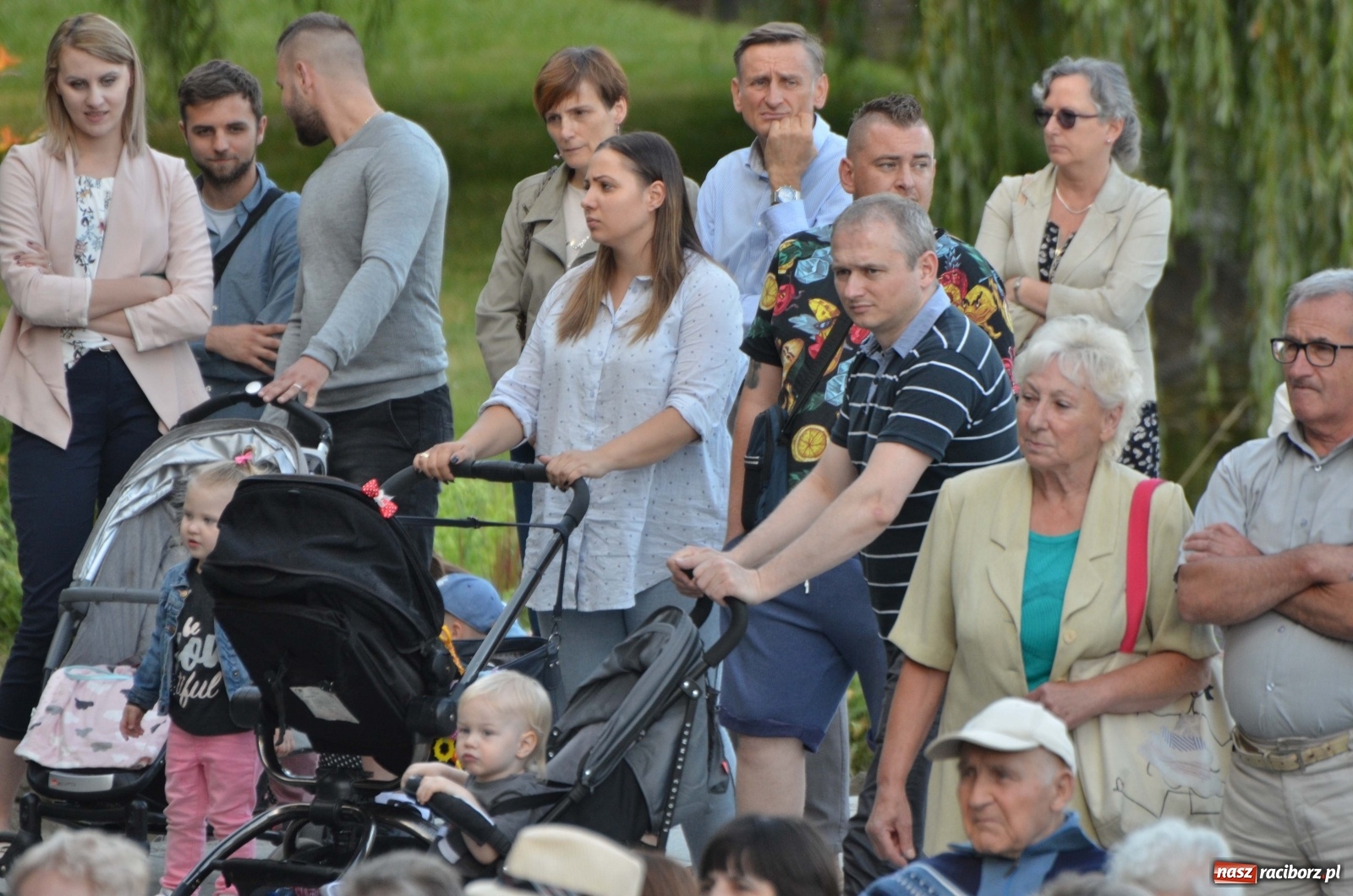 Zdjęcie w galerii na portalu naszraciborz.pl: Grupa Bez Nazwy i Agnieszka Kawulok w parku Roth  wiadomości z regionu