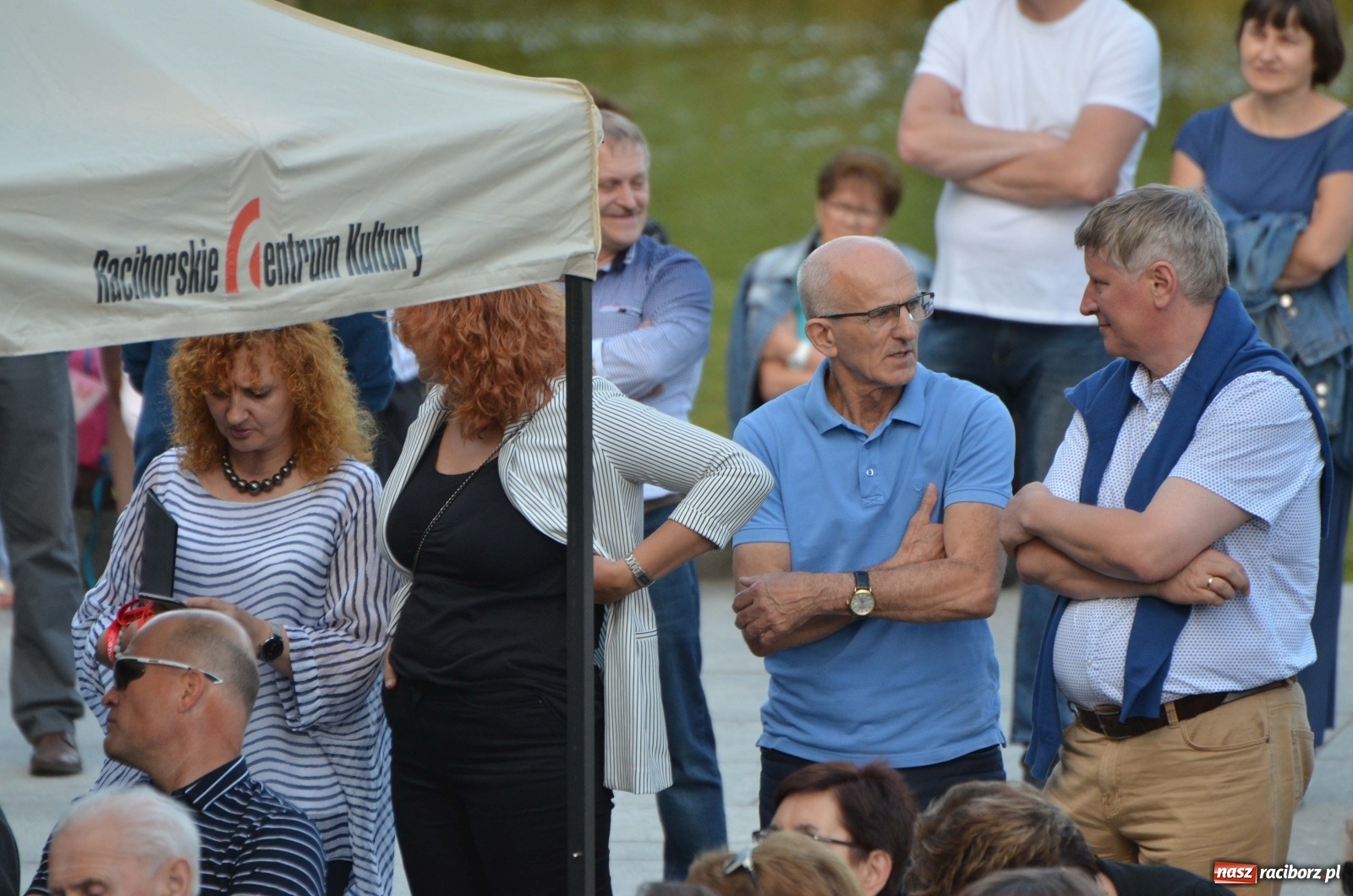 Zdjęcie w galerii na portalu naszraciborz.pl: Grupa Bez Nazwy i Agnieszka Kawulok w parku Roth  wiadomości z regionu