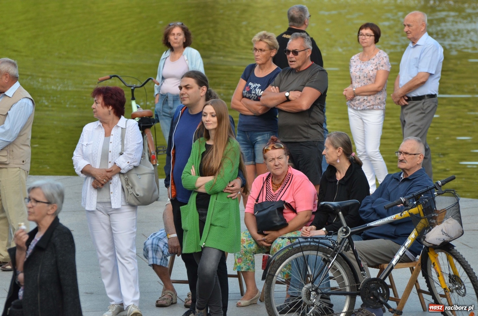 Zdjęcie w galerii na portalu naszraciborz.pl: Grupa Bez Nazwy i Agnieszka Kawulok w parku Roth  wiadomości z regionu