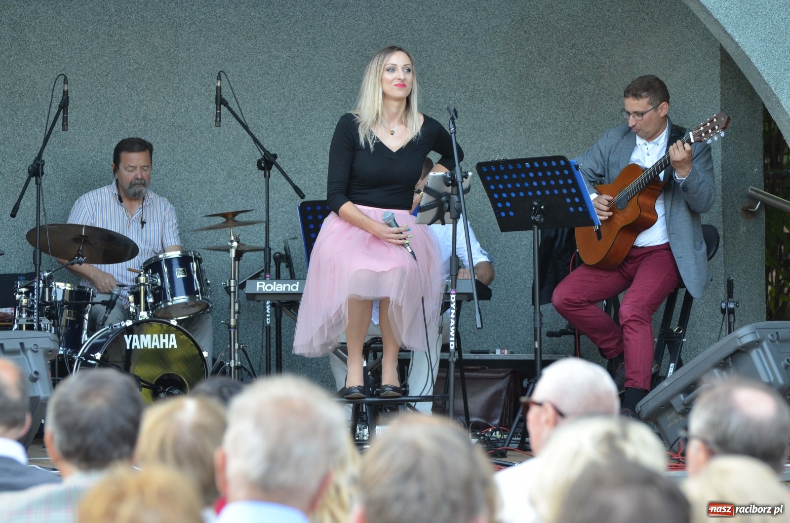 Zdjęcie w galerii na portalu naszraciborz.pl: Grupa Bez Nazwy i Agnieszka Kawulok w parku Roth  wiadomości z regionu