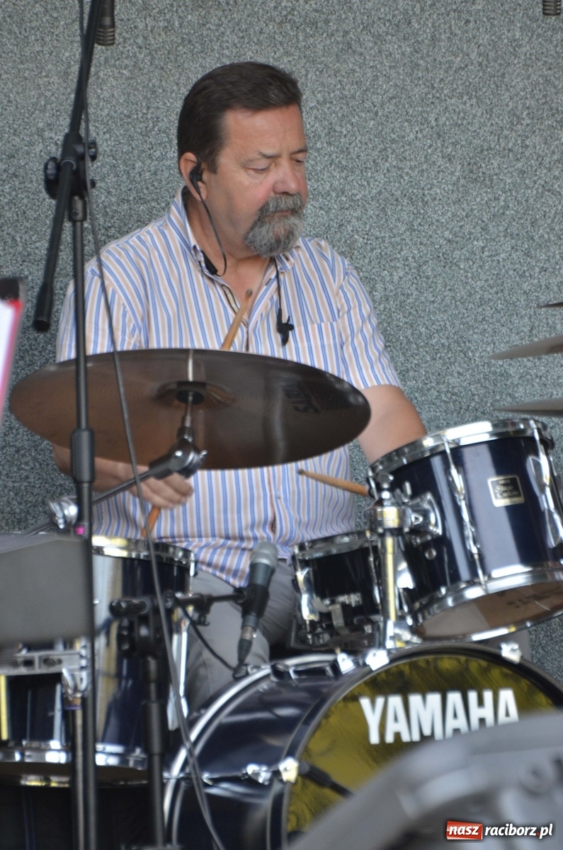 Zdjęcie w galerii na portalu naszraciborz.pl: Grupa Bez Nazwy i Agnieszka Kawulok w parku Roth  wiadomości z regionu